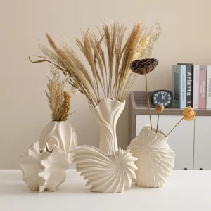 White Ceramic Conch Vase – Modern Nordic Tabletop Pot
